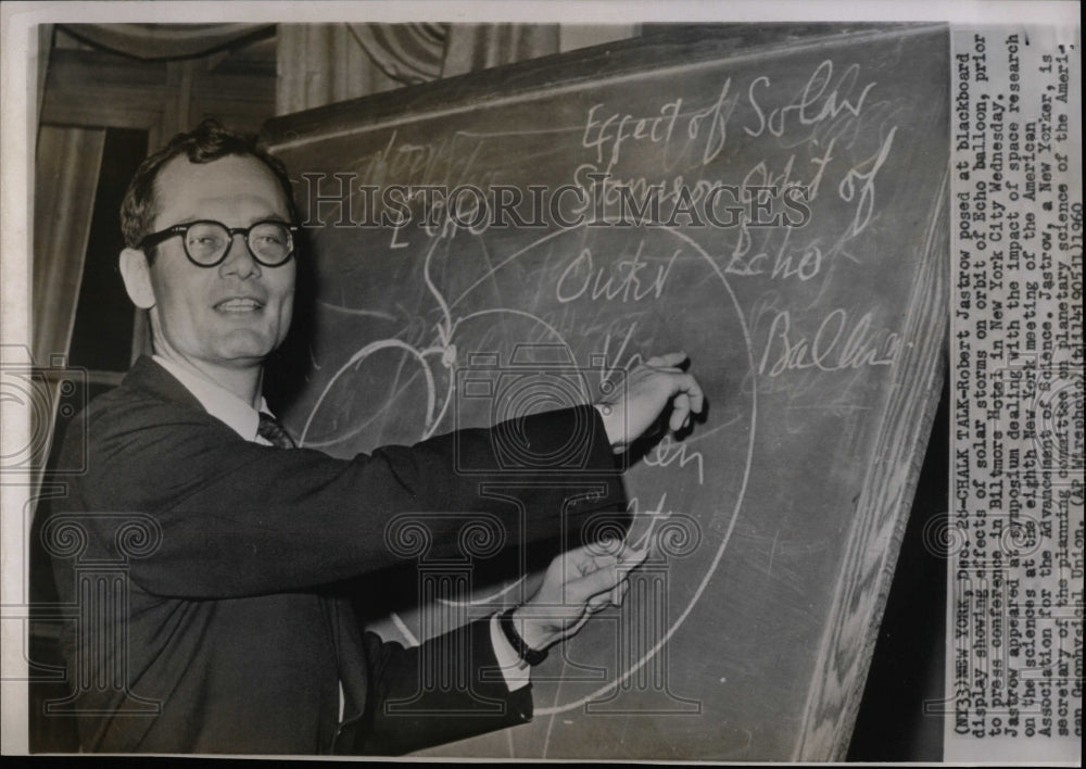 1960 Press Photo Robert Jastrow,scientist - RRW06703 - Historic Images