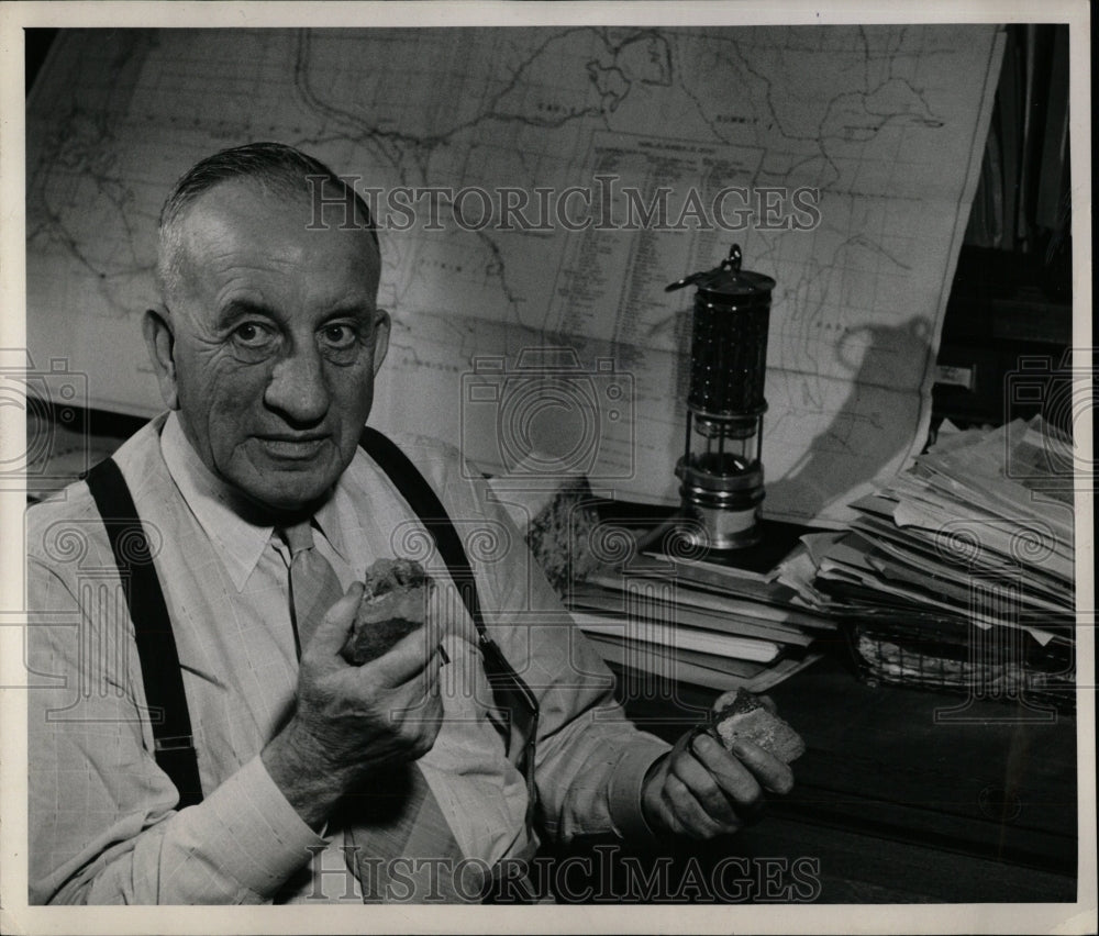 1952 Press Photo Tom Allen - RRW06833 - Historic Images