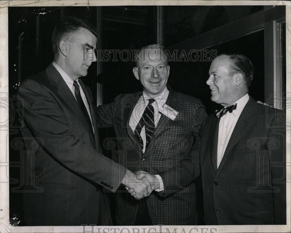 1955 Press Photo Wes Gallagher introduces Ralph Larson - RRW06891 - Historic Images