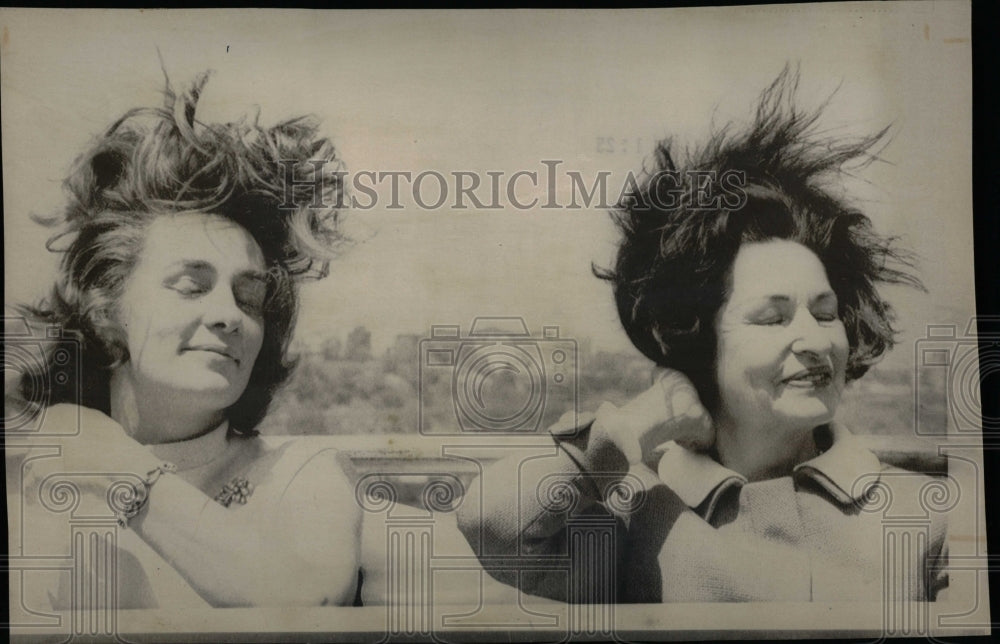 1968 Press Photo Wind blown hairdos for important women - RRW06905 - Historic Images