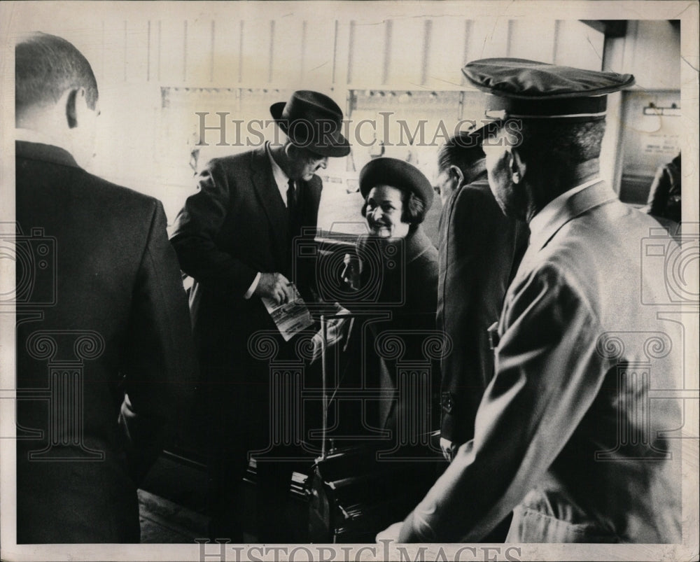 1966 Press Photo Mrs Lyndon Johnson arriving at Denver - RRW06923 - Historic Images