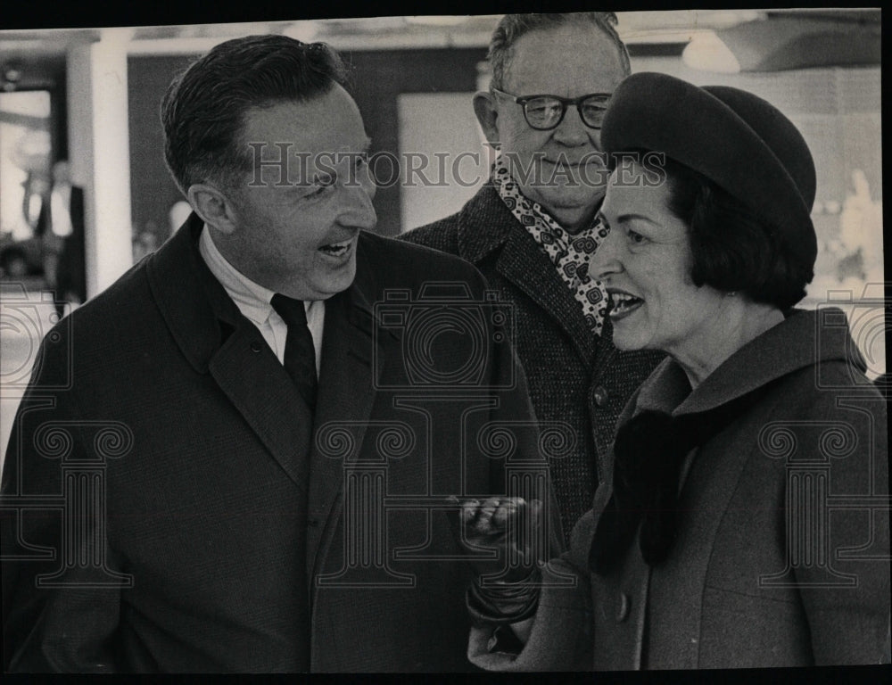 1965 Press Photo Mrs Lyndon Johnson arriving in Denver - RRW06925 - Historic Images