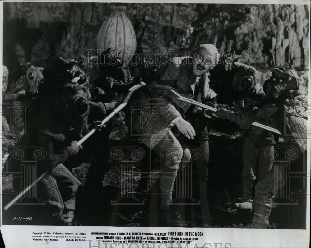 1964 Press Photo Lionel Jeffries First Men on Moon Film - RRW06953 - Historic Images