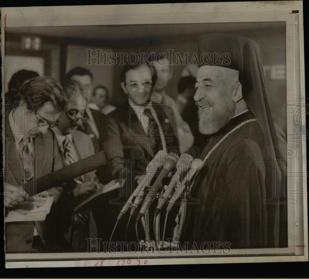 1974 Press Photo Archbishop Makarios Talks to Media - RRW07143 - Historic Images