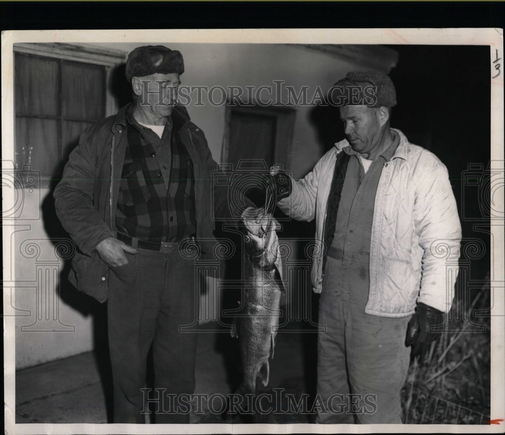 1967 Press Photo George King Watson Burnham Twin Lakes - RRW07359 - Historic Images