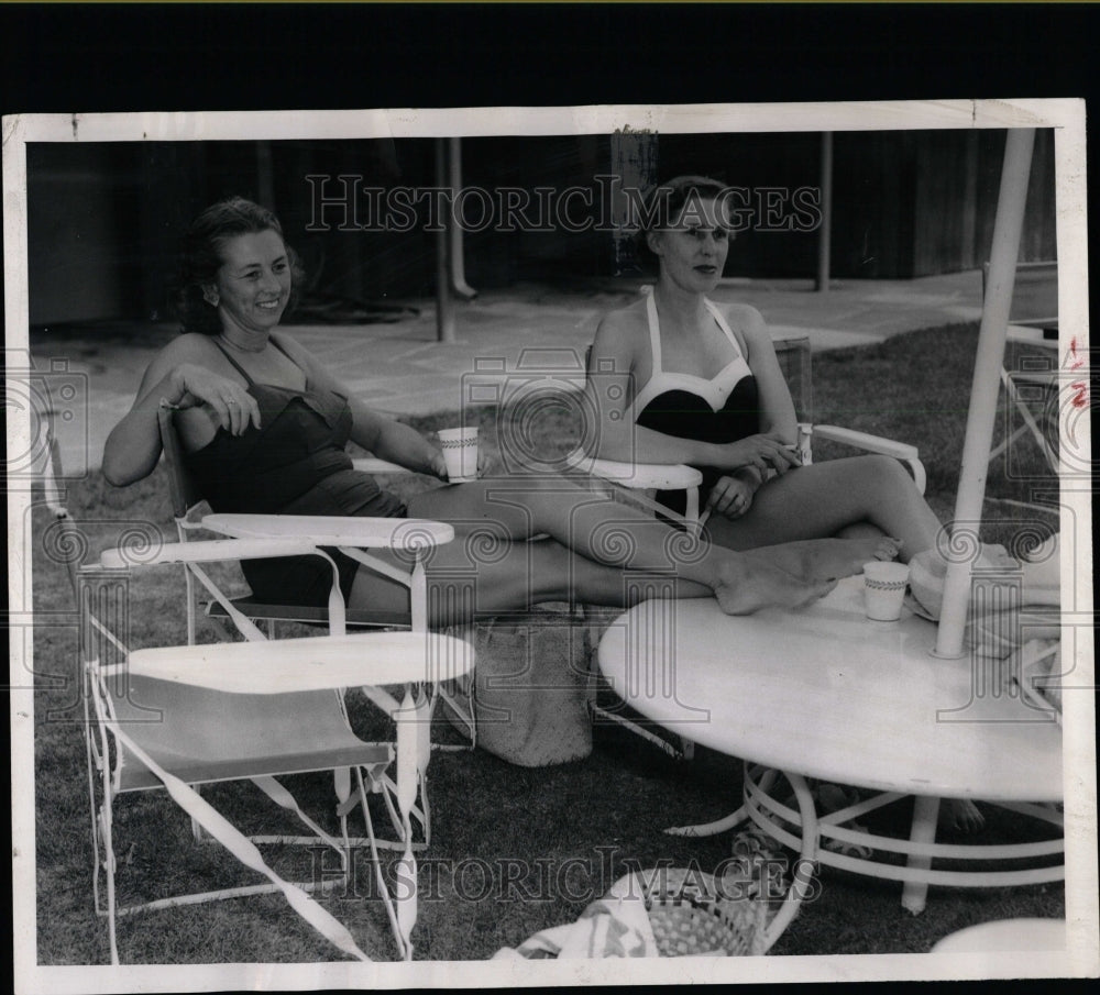 1954 Press Photo Poolside sunbathing society - RRW07361 - Historic Images