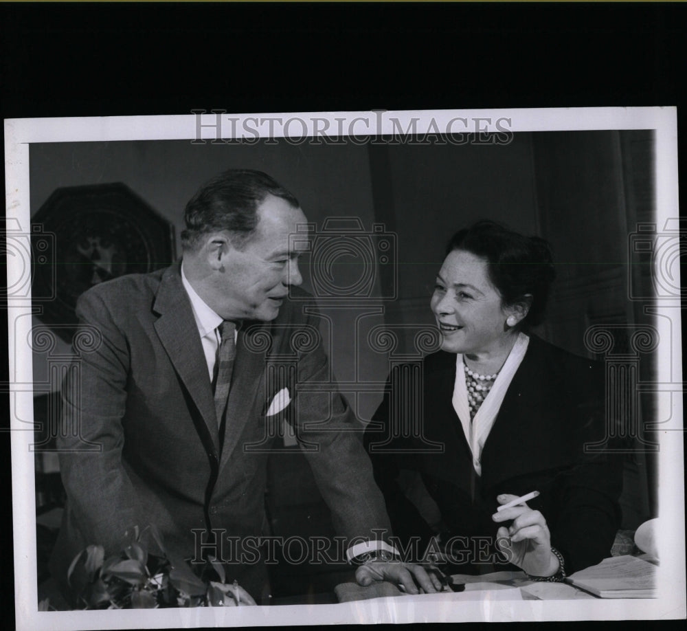 1960 Press Photo Actors Siobhan Mckenna And Myron McCor - RRW07447 - Historic Images