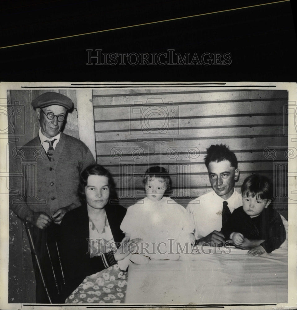 1934 Press Photo Mother of Quintuplets With Other Kids - RRW07727 - Historic Images