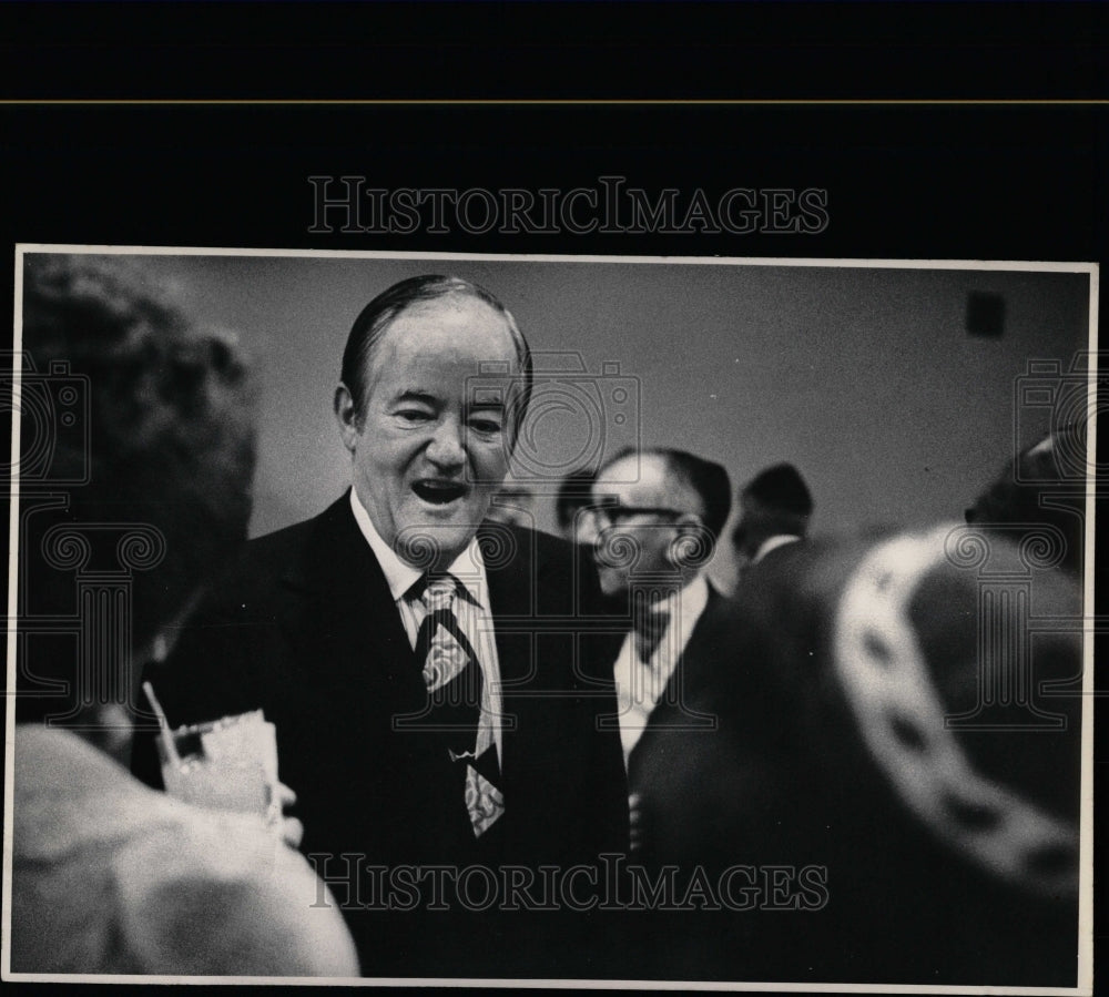 1973 Press Photo Humphrey Talks To Denver Reporters - RRW07817 - Historic Images