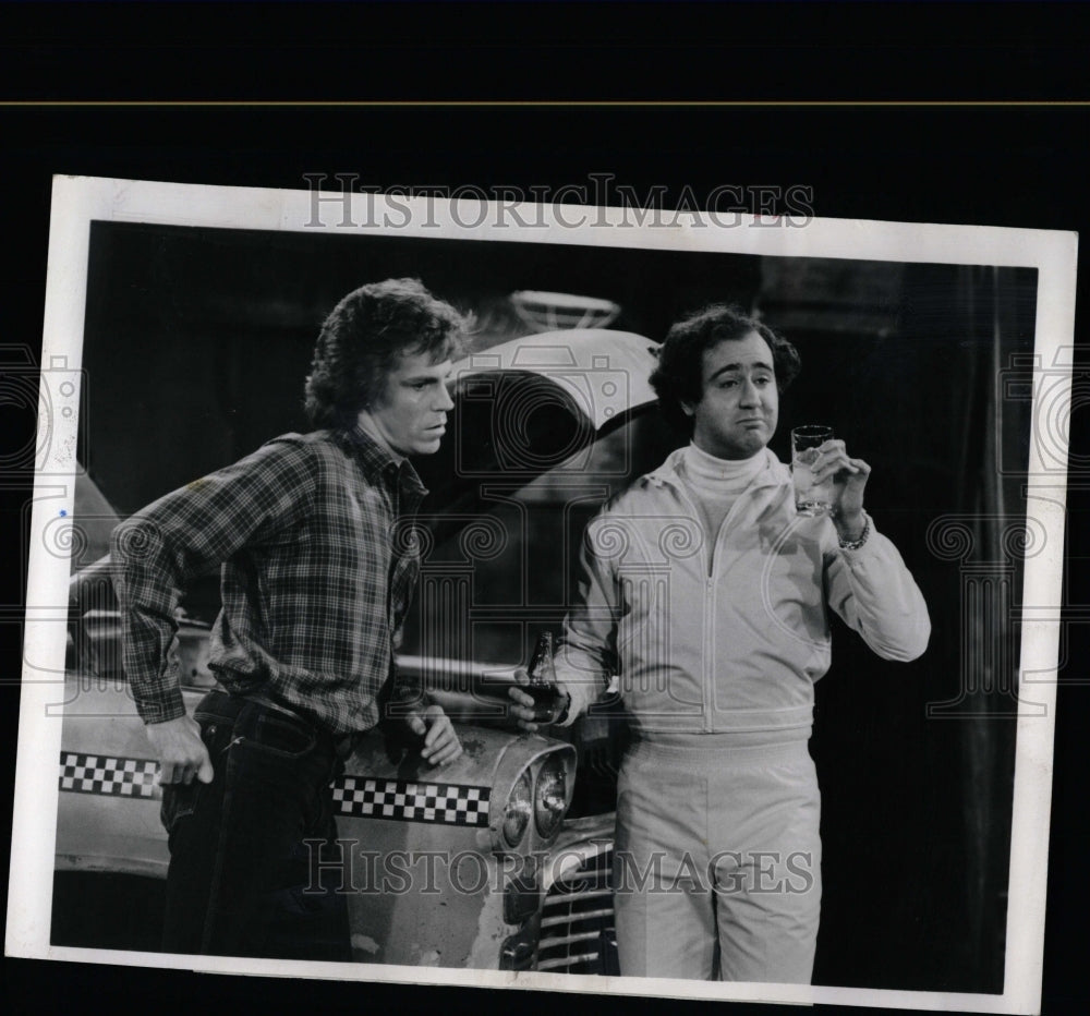 1981 Press Photo TAXI Series Kaufman Guest Stars - RRW07829 - Historic Images