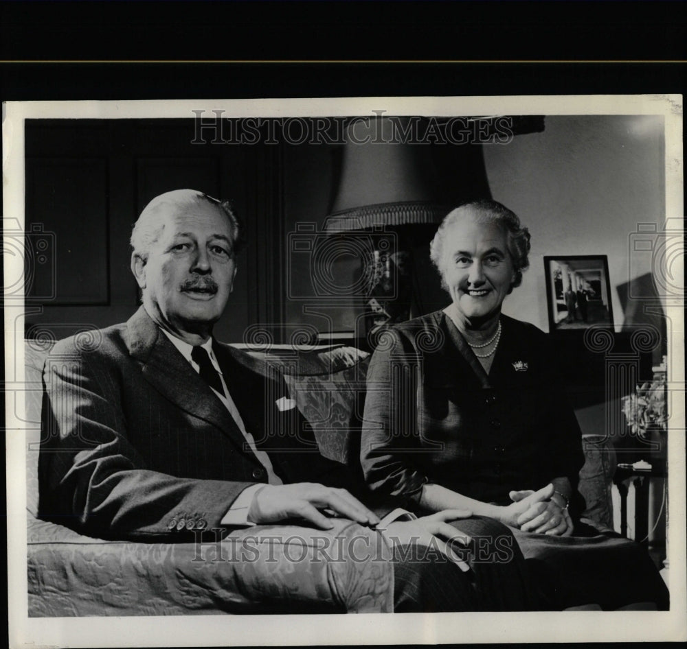 1960 Press Photo British PM WIth Wife London Home - RRW07879 - Historic Images