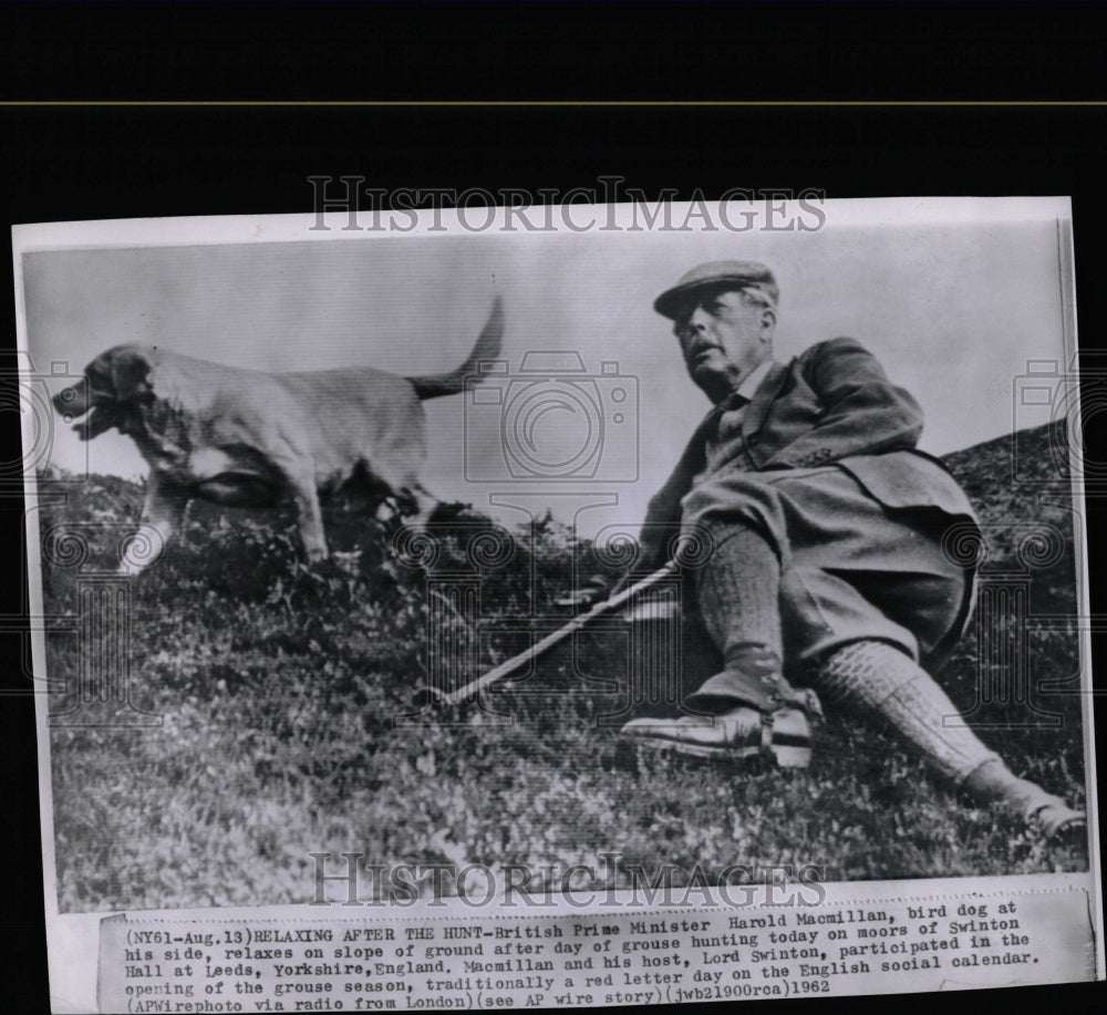 1962 Press Photo PM Macmillan Relaxing After Hunting - RRW07887 - Historic Images