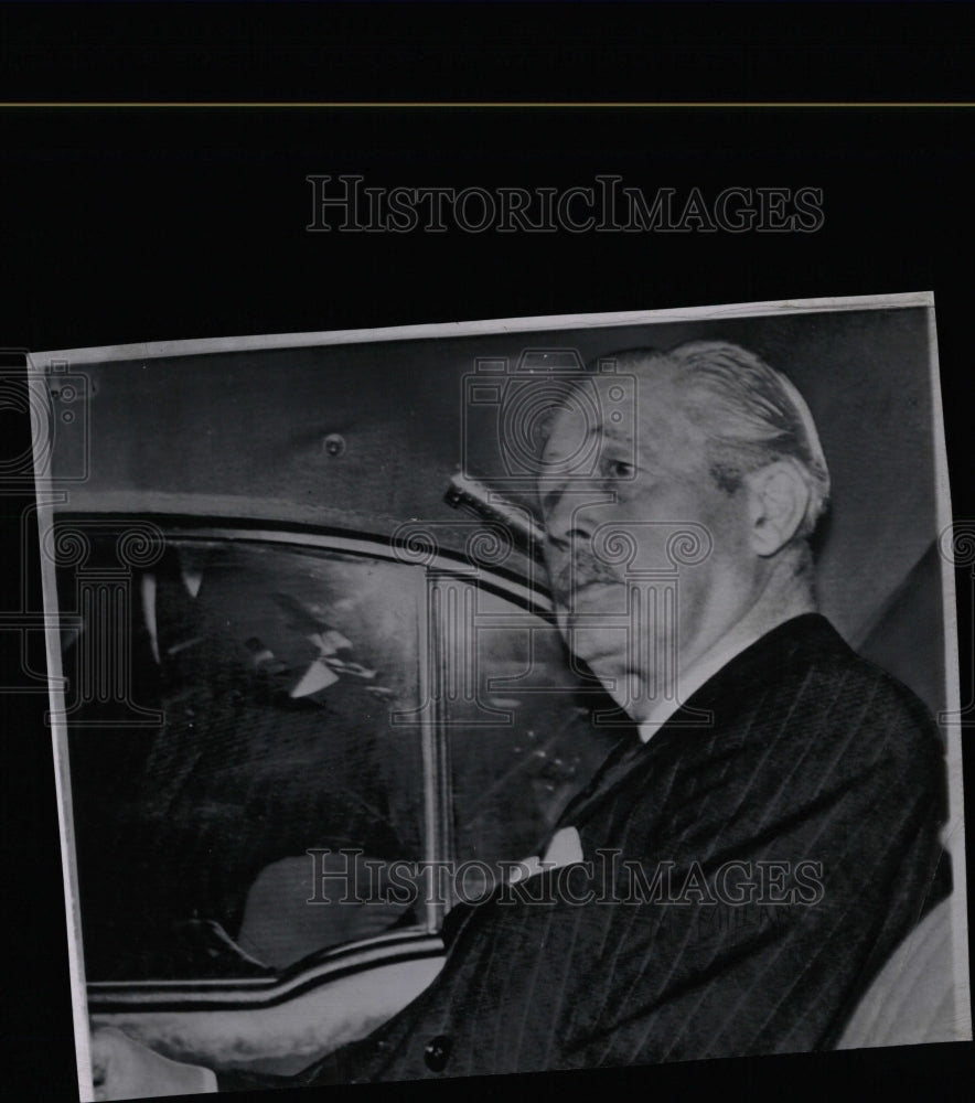 Press Photo British PM Harold Macmillan Riding In Car - RRW07897 - Historic Images