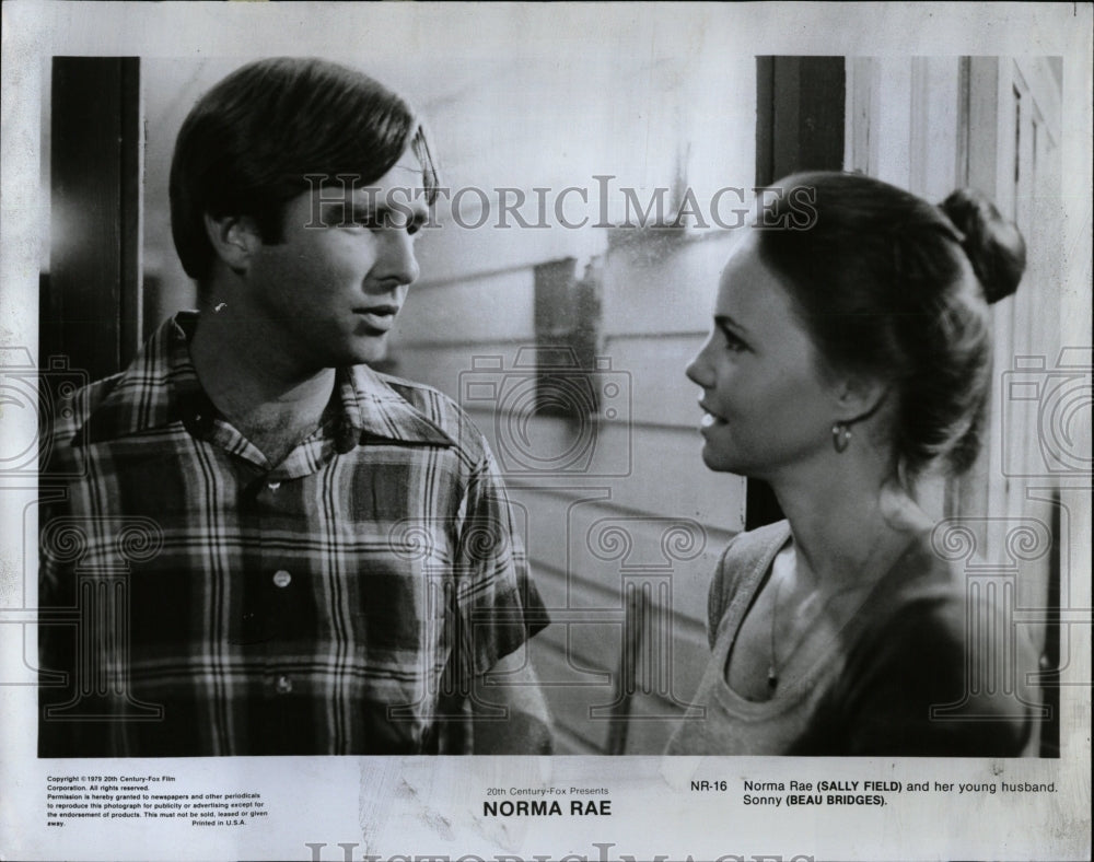 1979 Press Photo Actors Sally Field & Beau Bridges - RRW07941 - Historic Images
