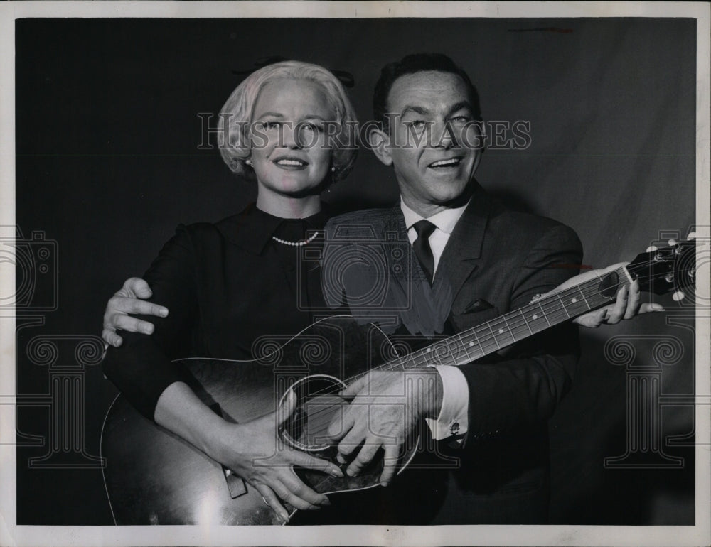 1960 Press Photo Jack Carter - RRW07963 - Historic Images