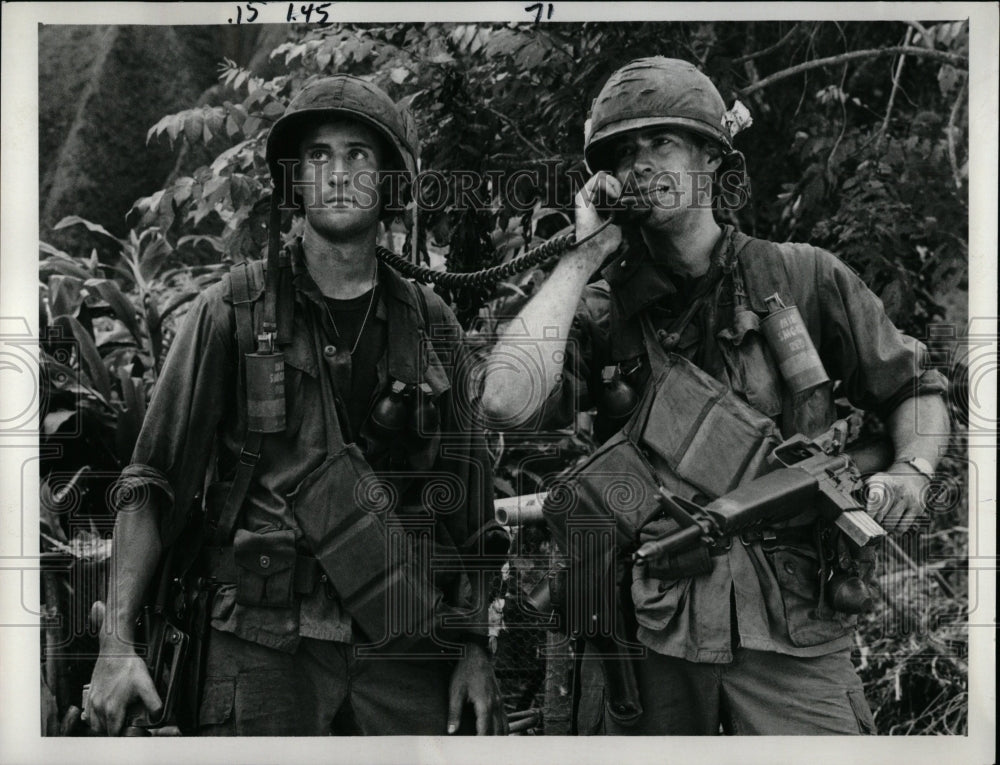 1988 Press Photo Actor Stephen Caffrey War Phone Gun - RRW07971 - Historic Images