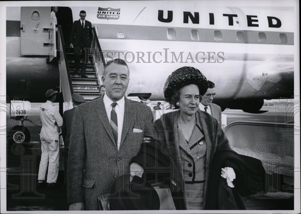 1962 Press Photo Mr &amp; Mrs John A. Carroll United Plane - RRW08019 - Historic Images