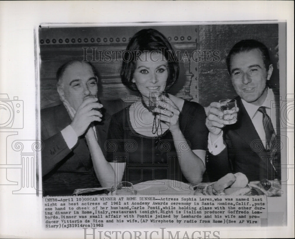 1962 Press Photo Loren With Husband Rome Dinner - RRW08109 - Historic Images