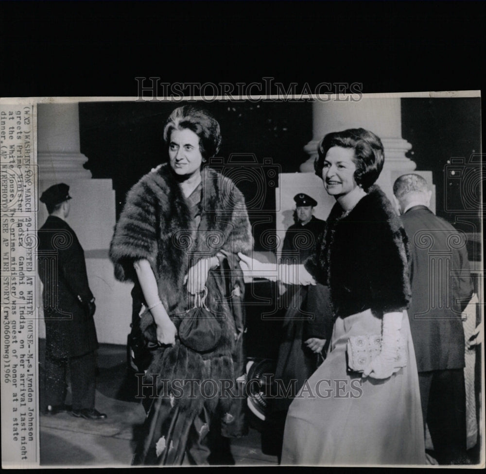 1966 Press Photo Mrs LBJ Greets PM Gandhi State Dinner - RRW08121 - Historic Images