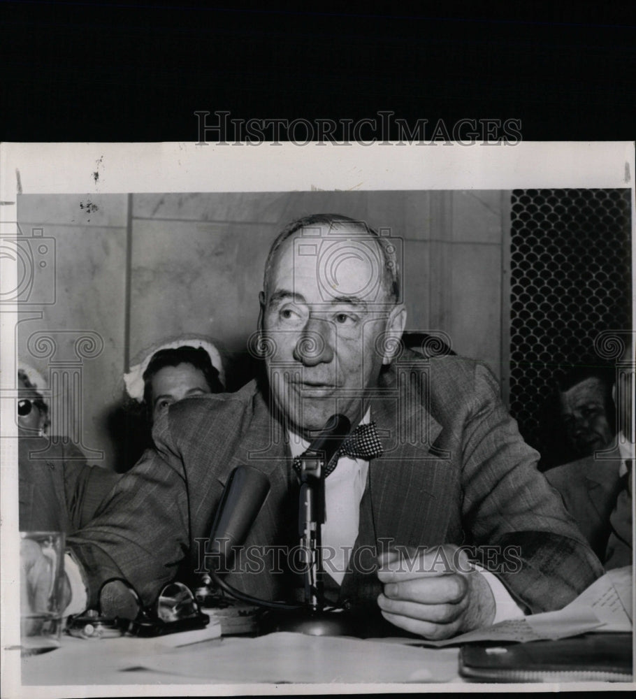 1954 Press Photo Welsh Rests In McCarthy Hearing - RRW08309 - Historic Images