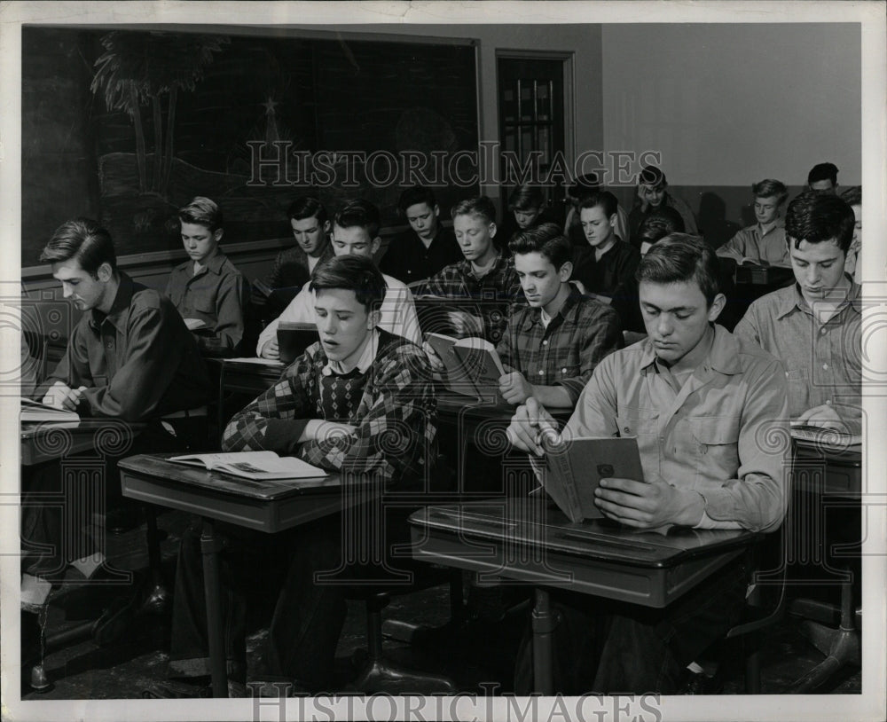 1949 Press Photo Boys Town Studying - RRW08395 - Historic Images