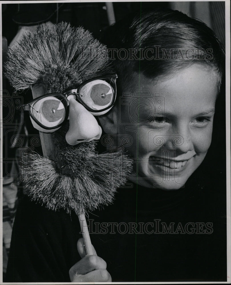 1965 Press Photo Kid With Puppet Dust Mop Character - RRW08481 - Historic Images