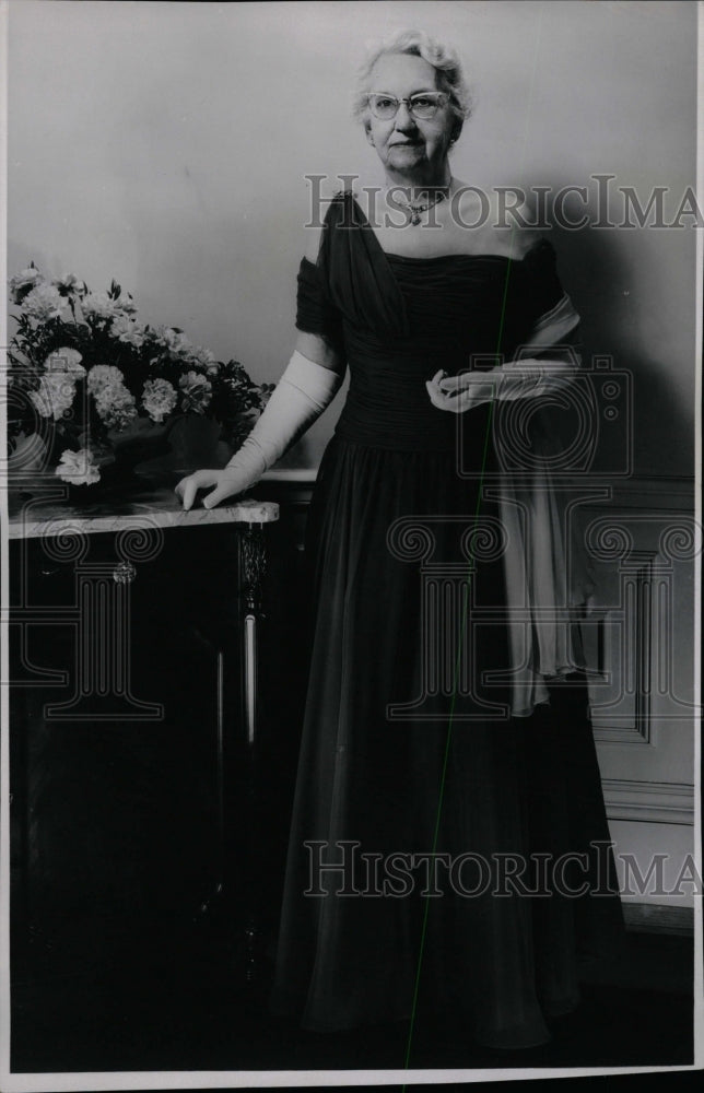 1958 Press Photo Socialite Mrs John Doud Evening Gown - RRW08531 - Historic Images