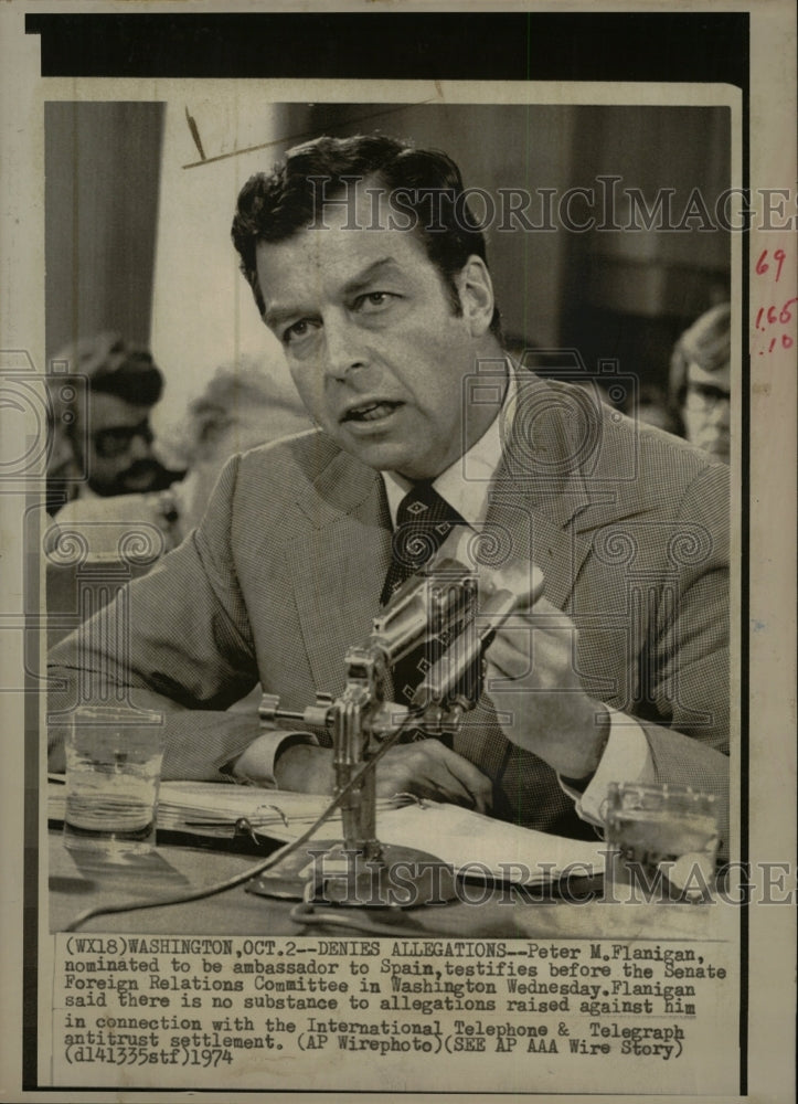 1974 Press Photo Peter M. Flanigan Ambassador Spain - RRW08677 - Historic Images