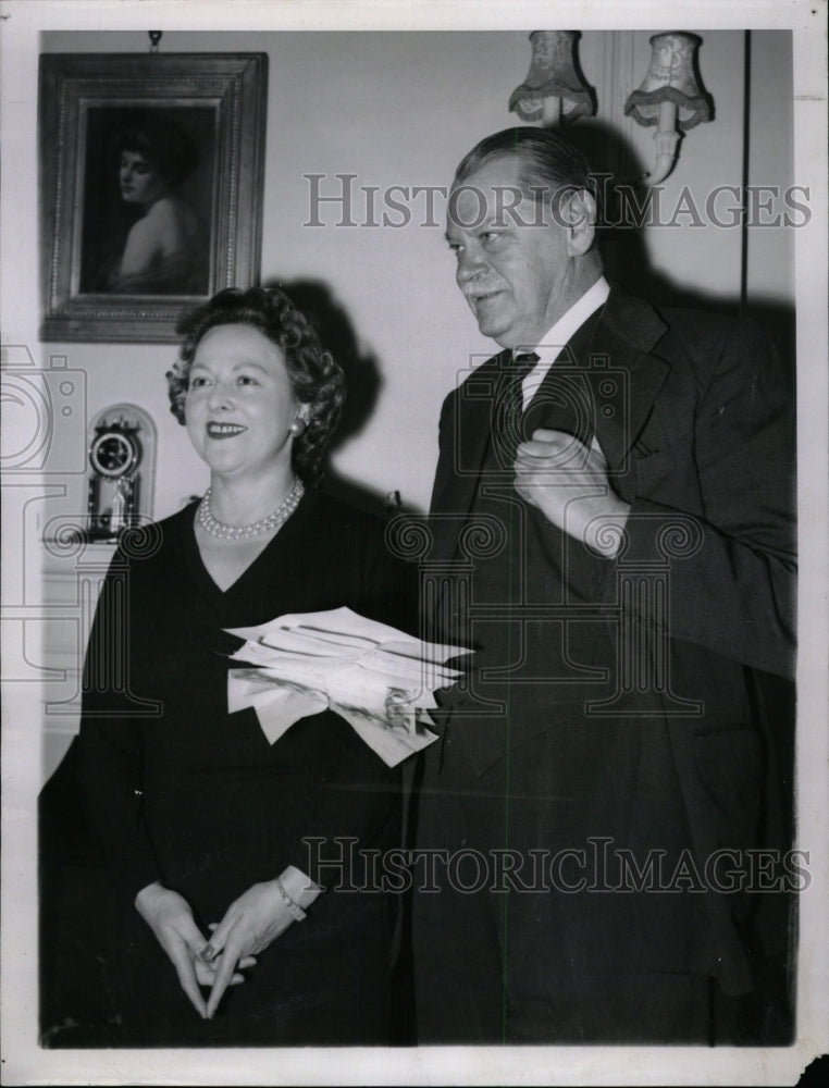 1958 Press Photo Gen Gale With Wife Congratulated NATO - RRW08757 - Historic Images