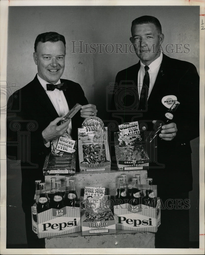 1966 Press Photo Bud and Gil shows goodies - RRW08849 - Historic Images