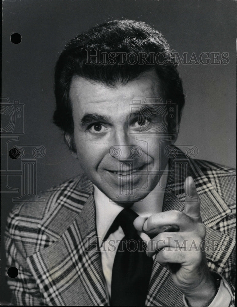 1976 Press Photo Dennis James, TV Host - RRW08893 - Historic Images