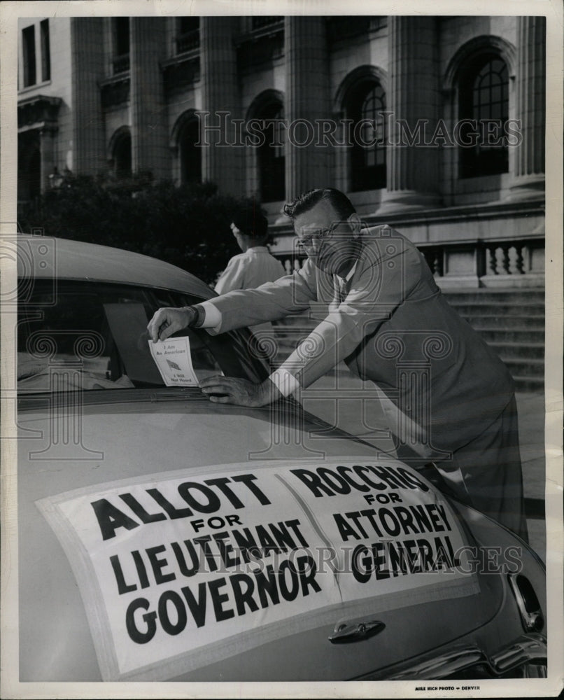 1950 Press Photo Gordon Allott, campaigning for Lt.Gov. - RRW08973 - Historic Images