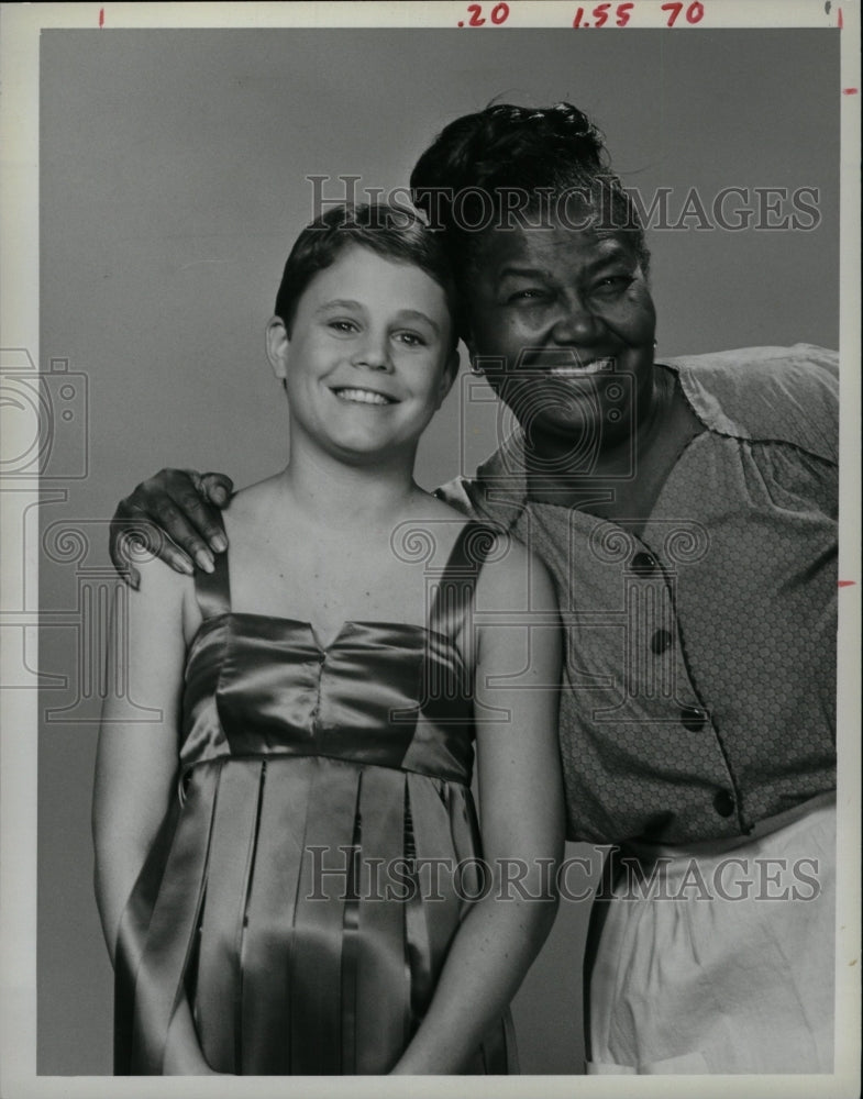 1982 Press Photo Pearl Bailey Dana Hill Actress - RRW09039 - Historic Images