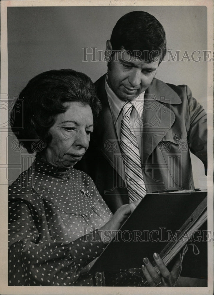 1971 Press Photo Author Johnston Zoology Instructor - RRW09139 - Historic Images