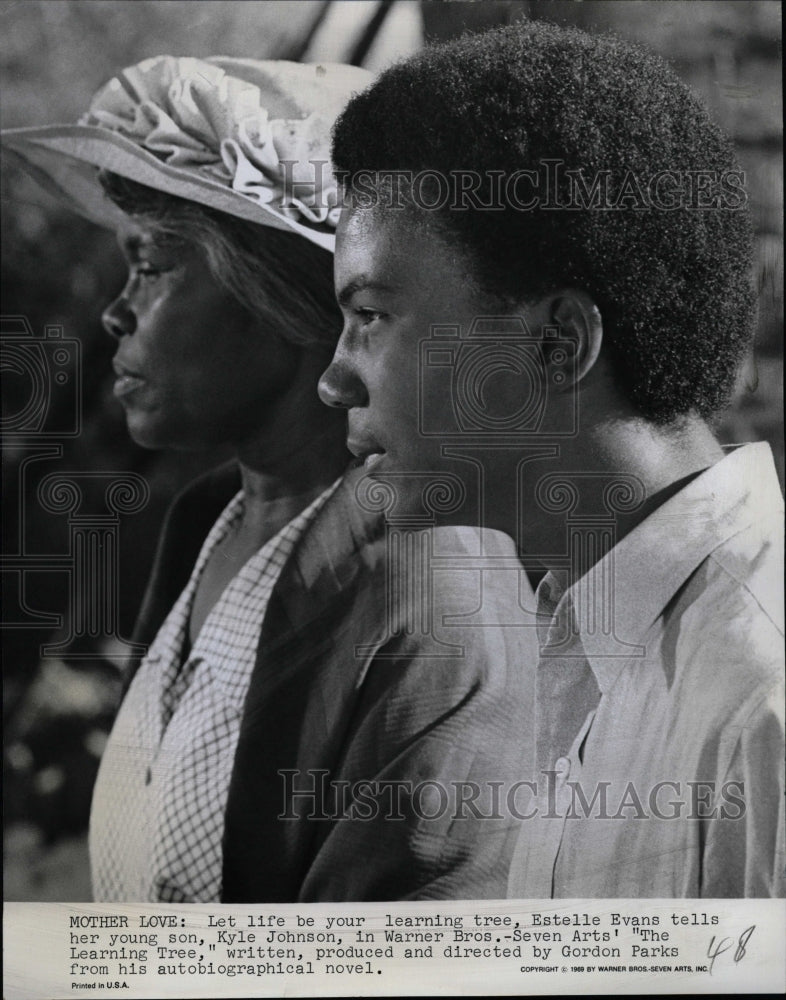 1969 Press Photo Estelle Evans Kyle Johnson Learning - RRW09157 - Historic Images