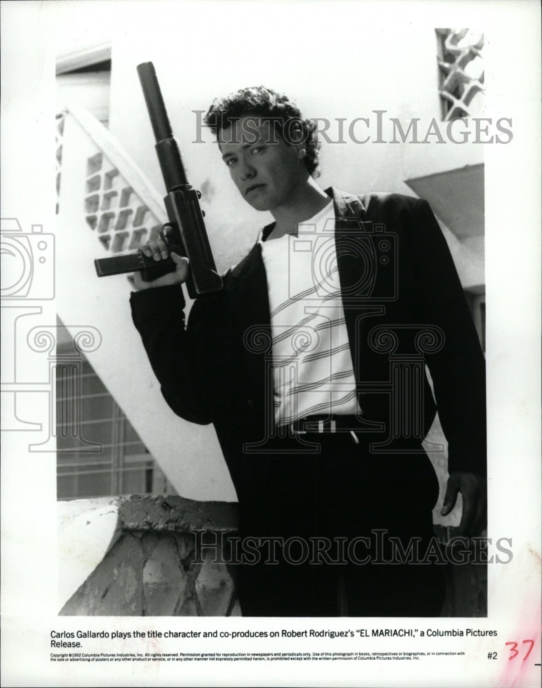 1993 Press Photo Carlos Gallardo in &quot;El Mariachi&quot; - RRW09197 - Historic Images