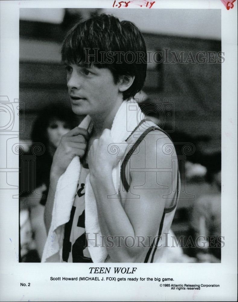 1985 Press Photo Actor Michael J. Fox In "Teen Wolf" - RRW09407 - Historic Images