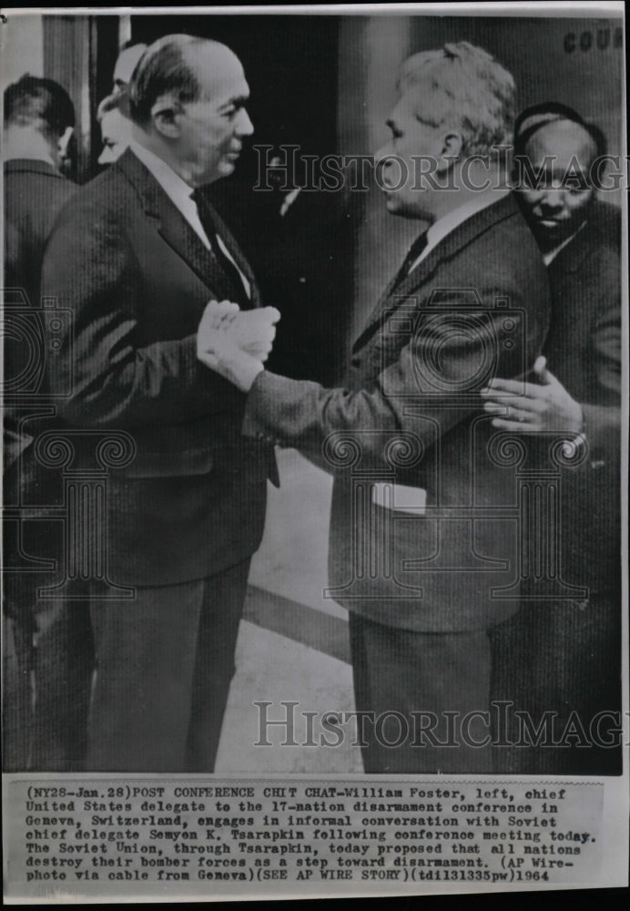 1964 Press Photo Geneva Conference Delegates Talk - RRW09417 - Historic Images