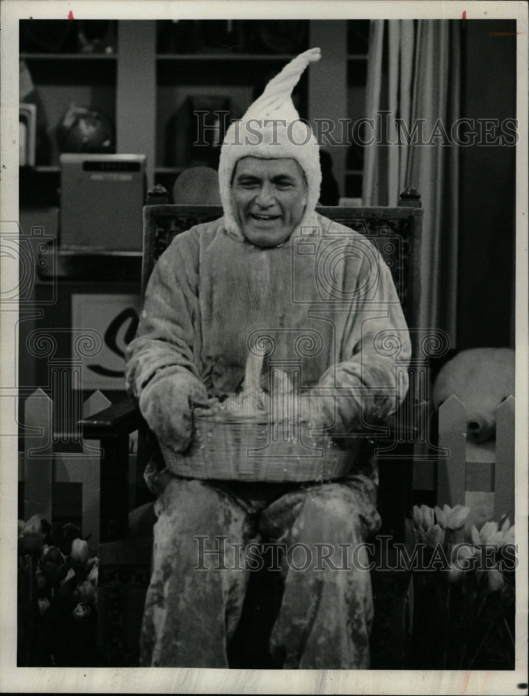 1978 Press Photo Easter Bunny on "The Ted Knight Show" - RRW09499 - Historic Images