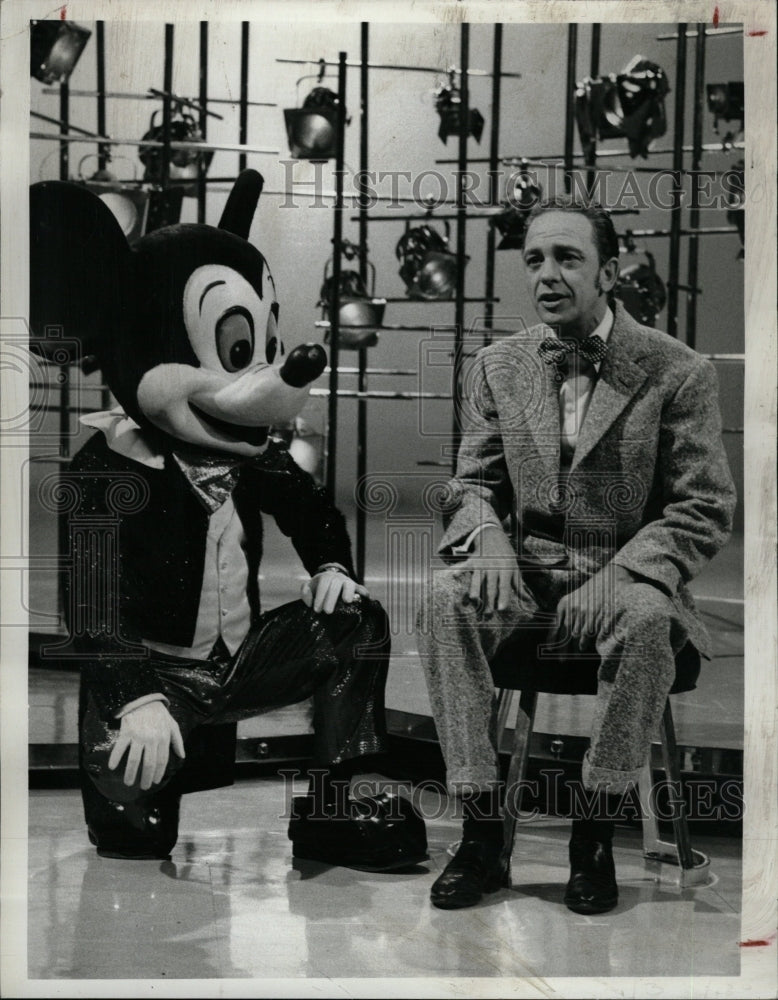 1970 Press Photo Mickey Mouse Don Knotts Viewer Show - RRW09521 - Historic Images