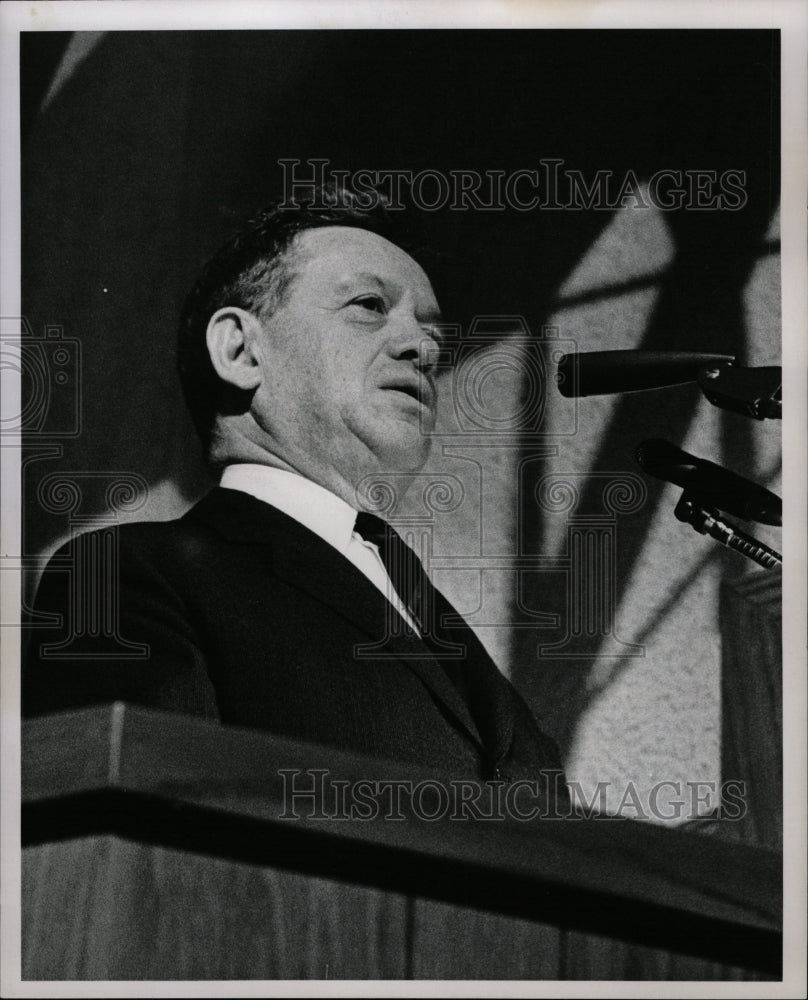 1963 Press Photo Maxwell Max Alan American Journalist - RRW09601 - Historic Images