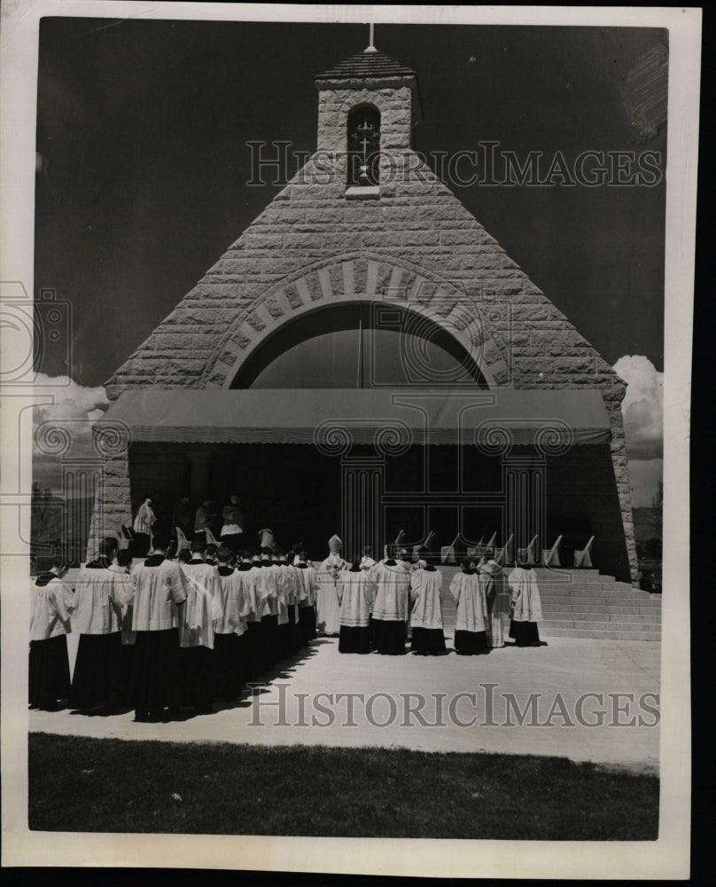 Press Photo Gallagher Memorial Mount Olivet Cemetery - RRW09677 - Historic Images