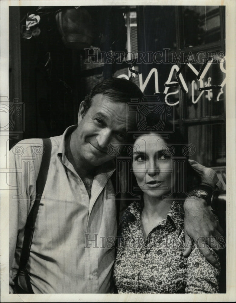 1975 Press Photo Bernard Barrow Helen Gallagher Ryan - RRW09691 - Historic Images