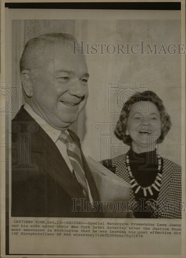 1974 Press Photo Watergate Prosecutor Leon Jaworski - RRW09751 - Historic Images