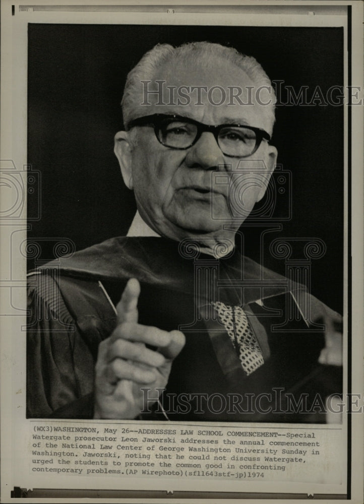 1974 Press Photo Leon Jaworski National Law Center - RRW09773 - Historic Images