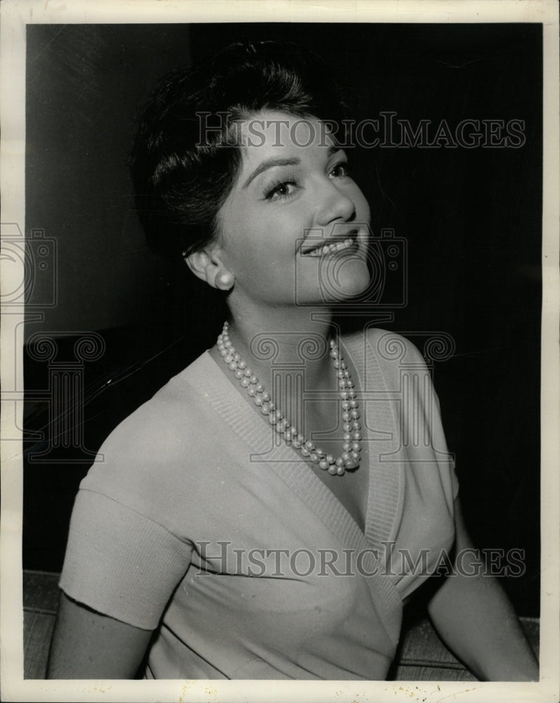 1961 Press Photo Star Anne Baxter Good Love Writer - RRW09867 - Historic Images