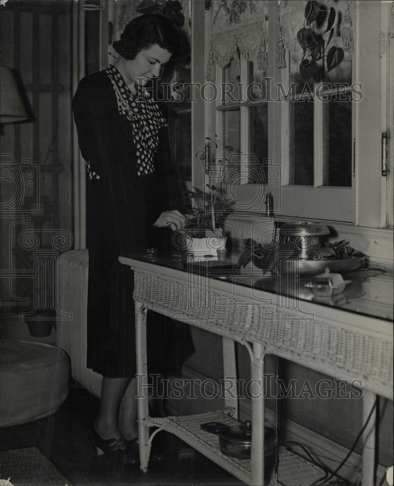 1937 Press Photo Debutante Miss Engracia Freyer Farnk - RRW09917 - Historic Images