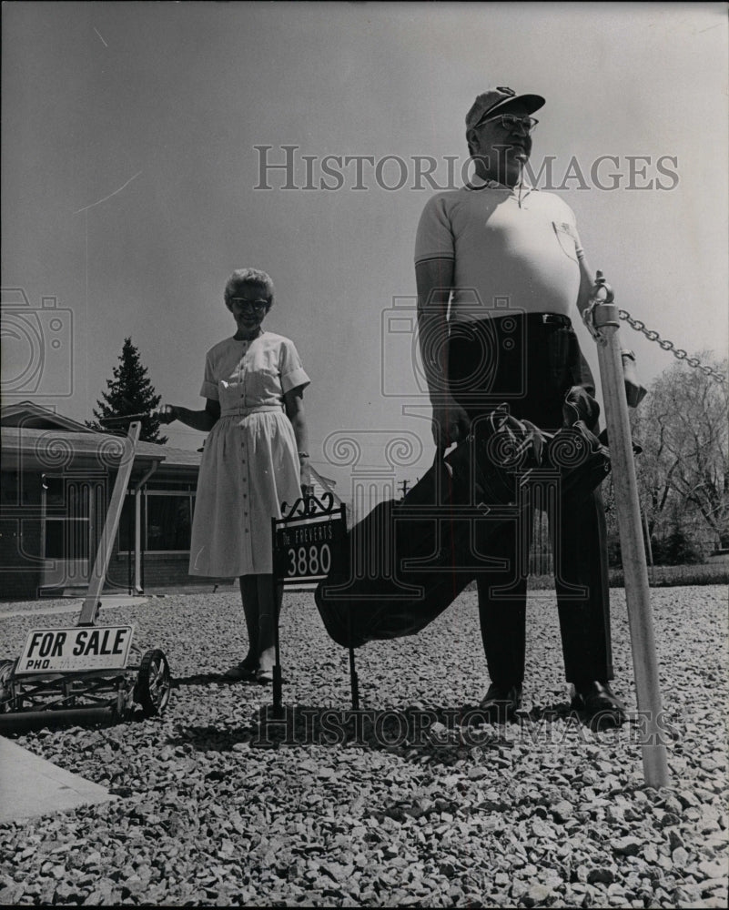 1965 Press Photo Wheat Ridge Bill Lillian Lawn Chore - RRW09995 - Historic Images