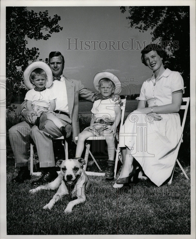 1957 Press Photo Martin Franklin - RRW10097 - Historic Images