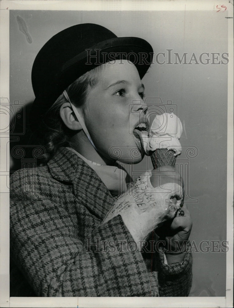 1952 Press Photo Bobby Gardner rides championship wrist - RRW10515 - Historic Images